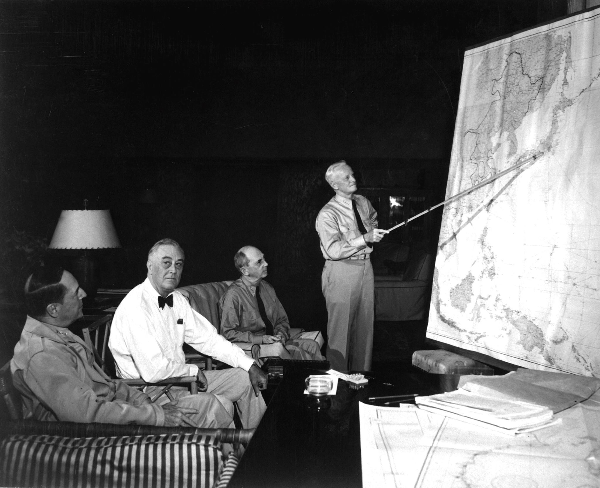 Naval War College_Photo_Roosevelt, MacArthur & Nimitz_Asia-Pacific Map