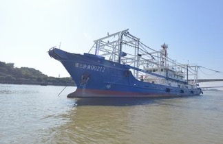 Xijiang Shipyard’s 58.5 Meter Light Trap Falling-net Fishing Vessel Delivered in December 2015_PHOTO_2_Vessel with Hull Number_Close-up